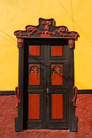 Belle façade des maisons au centre historique de la ville patrimoniale de Salamina située dans le département de Caldas en Colombie.