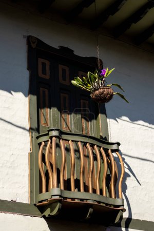 Belle façade des maisons au centre historique de la ville patrimoniale de Salamina située dans le département de Caldas en Colombie.