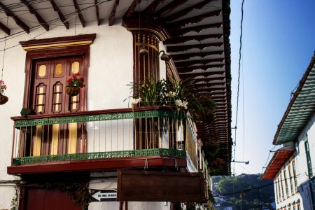 Hermosas calles en el centro histórico de la ciudad patrimonial de Salamina ubicada en el departamento de Caldas en Colombia.