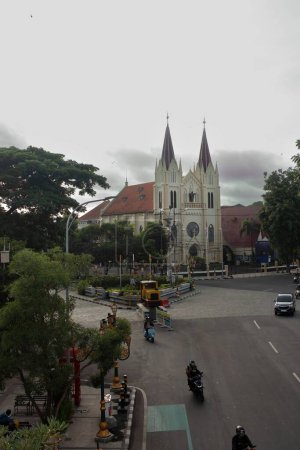Téléchargez les photos : Église Kayutangan (Gereja Kajoetangan) Malang City, Indonésie est une église construite pendant la période coloniale néerlandaise au cœur de la ville de Malang, Esat Java - en image libre de droit