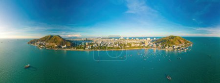 Foto de Vung Tau city aerial view with beautiful sunset and so many boats. Panoramic coastal Vung Tau view from above, with waves, coastline, streets, coconut trees and Tao Phung mountain in Vietnam. - Imagen libre de derechos