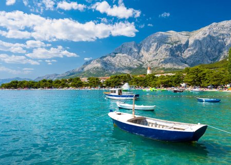 Blick auf Promajna an der Makarska Riviera in Dalmatien in Kroatien