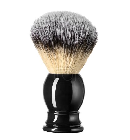 Foto de Cepillo de afeitar con mango negro con piel de mapache aislada sobre fondo blanco - Imagen libre de derechos