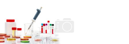 Téléchargez les photos : Research in laboratory analysis - Test tubes and Petri dishes with blood samples for analysis on table in laboratory urine sample - en image libre de droit