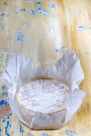 Foto de Queso Camembert blando francés, Camembert de Normandie original - Imagen libre de derechos