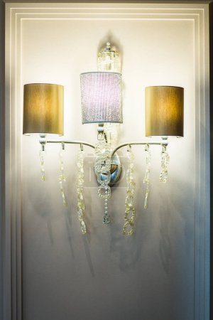 Téléchargez les photos : Very beautiful chandelier with glass pendants of different colors in the interior - en image libre de droit