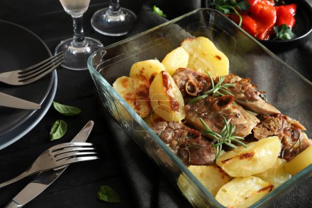 Foto de Braised veal steak Ossobuco alla Milanese with herbs in a pan. Italian cuisine. Close-up. - Imagen libre de derechos