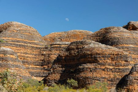 Foto de Luna y Bungle Bungles en el Parque Nacional de Purnululu, Kimberley, Australia Occidental - Imagen libre de derechos