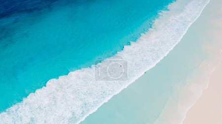 Foto de Imagen aérea de hermosas aguas turquesas de patrón de tejido en Lucky Bay en Esperance, Australia Occidental - Imagen libre de derechos