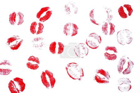 Téléchargez les photos : Trois coeurs rouges vue flatlay sur fond rose - en image libre de droit