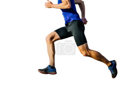 Téléchargez les photos : Athlète coureur en chemise bleue et collants noirs en montée, silhouette coupée sur fond blanc, photo de sport - en image libre de droit