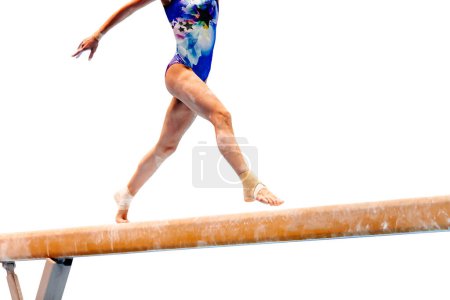 Foto de Piernas gimnasta femenina ejercicio equilibrio haz de gimnasia sobre fondo blanco, deportes incluidos en los juegos de verano - Imagen libre de derechos