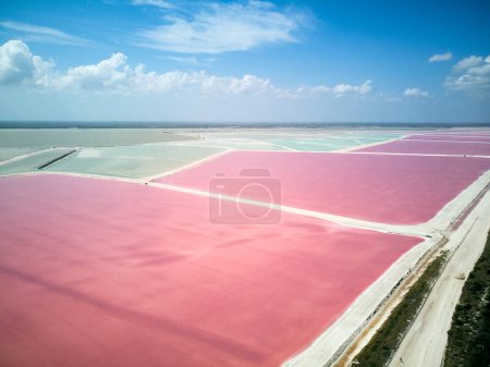 Foto de Las Coloradas Lago Rosa, México. Drone. Foto de alta calidad - Imagen libre de derechos