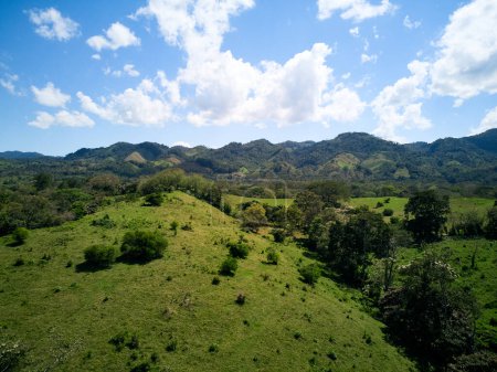 Téléchargez les photos : Mexique Tropical Mountain Landscape Green Jungle Hills Près de Palenque. Un drone. Photo de haute qualité - en image libre de droit