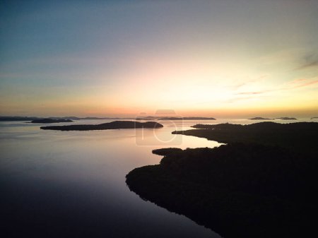 Foto de Drone vista de las islas en Coron con hermosa puesta de sol. Palawan. Filipinas. Foto de alta calidad - Imagen libre de derechos