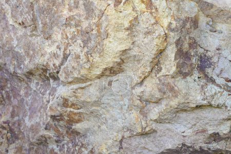 Foto de Una fotografía de una gran roca con un hermoso patrón. - Imagen libre de derechos