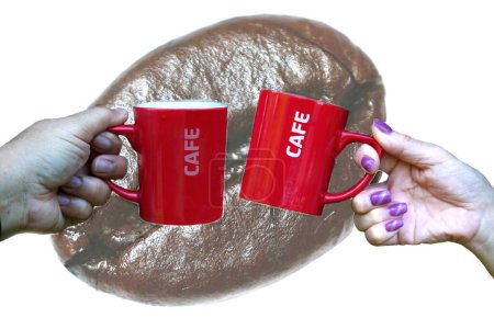 Téléchargez les photos : Double exposition : grains de café et les mains tenant deux tasses de café rouge. - en image libre de droit