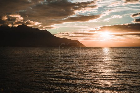 Téléchargez les photos : Majestic view of the Lake Geneva during sunset - en image libre de droit