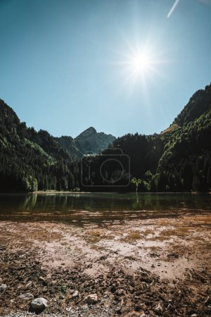 Foto de Lago espectacular en los Alpes durante el otoño - Imagen libre de derechos