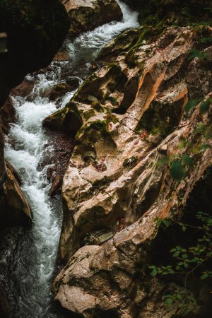 Foto de Majestic Gorges du Pont du Diable Cueva en Francia - Imagen libre de derechos