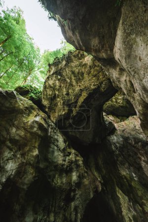 Téléchargez les photos : Majestic Gorges du Pont du Diable Cave in France - en image libre de droit