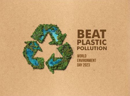 Foto de #BeatPlasticPollution, World Environment day concept 2023 tree background. icono de huella dactilar banner de corte de papel con bosque verde. - Imagen libre de derechos