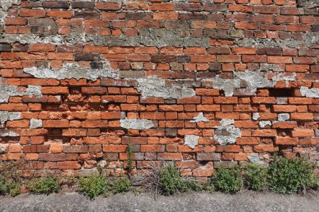 Téléchargez les photos : Vieux mur de briques dans la ville - en image libre de droit