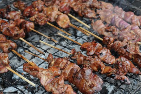 Téléchargez les photos : Voir la viande sur un barbecue - en image libre de droit