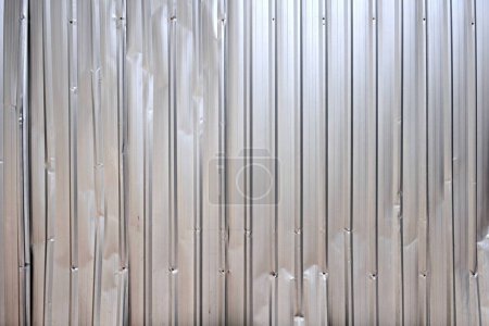 Foto de Vista de una pared de metal corrugado - Imagen libre de derechos