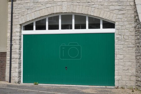 Foto de Old wooden door of garage - Imagen libre de derechos