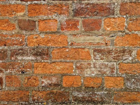 Téléchargez les photos : Vue d'un vieux mur de briques rouges altérées texture de fond image à thème avec beaucoup d'espace de copie - en image libre de droit