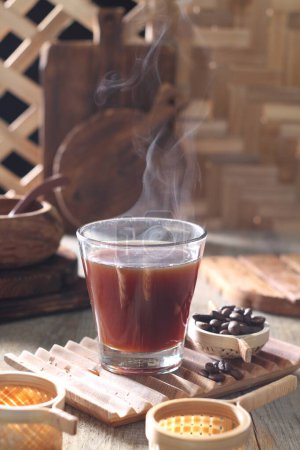 Téléchargez les photos : Chocolat chaud avec guimauves et grains de café - en image libre de droit