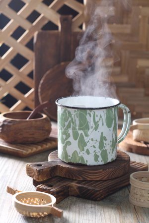 Foto de Taza de café y té sobre mesa de madera - Imagen libre de derechos