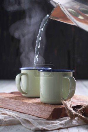 Foto de Agua caliente para hacer café o té - Imagen libre de derechos