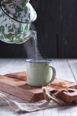 Foto de Agua caliente para hacer café o té - Imagen libre de derechos