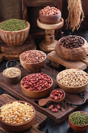 Foto de Algunos tipos de semillas de frutos secos que son comúnmente consumidos por los asiáticos - Imagen libre de derechos