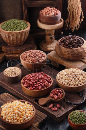 Téléchargez les photos : Certains types de graines de noix qui sont couramment consommées par les Asiatiques - en image libre de droit