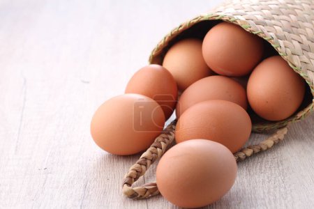 Foto de Raw chicken eggs in a bright background - Imagen libre de derechos
