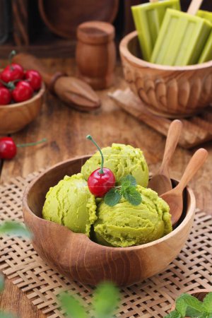 Téléchargez les photos : Crème glacée aux fruits et légumes frais - en image libre de droit