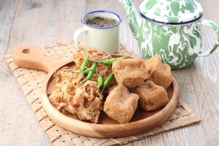 Gorengan está (casi) siempre en la lista superior en Indonesia. Gorengan se refiere a bocadillos fritos hechos de varios ingredientes recubiertos con masa de harina.