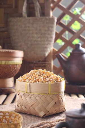 Foto de Close up of a bowl of rice in a wooden box - Imagen libre de derechos