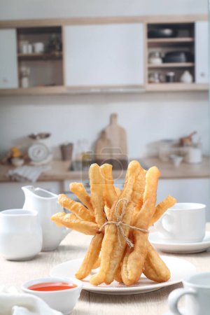 Foto de Cakwe es uno de los tradicionales dulces chinos. Cakwe es un dialecto Hokkien que significa fantasma frito, el nombre está estrechamente relacionado con el origen de esta pequeña pero históricamente cargada confitería. - Imagen libre de derechos