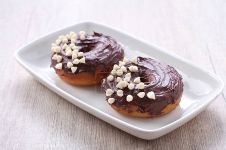 Téléchargez les photos : Donuts au chocolat maison fait son délicieux - en image libre de droit