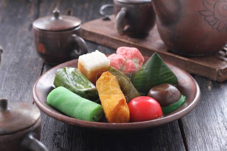 Téléchargez les photos : Pasar jajanan est indonésien nourriture traditionnelle - en image libre de droit