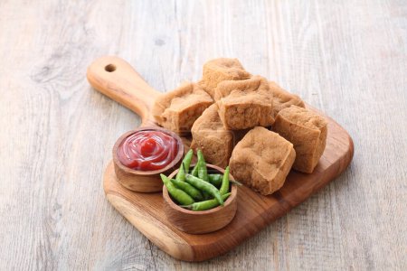 Photo for Fried pork ribs with sauce and salad leaves on wooden board - Royalty Free Image