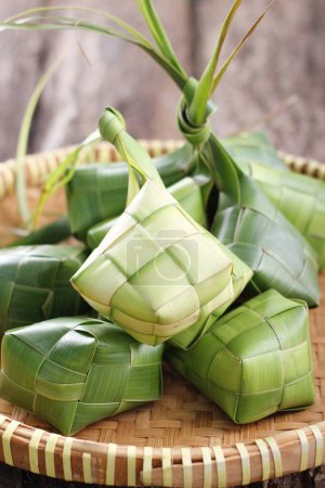 Foto de Corteza de ketupat de hojas de coco jóvenes - Imagen libre de derechos