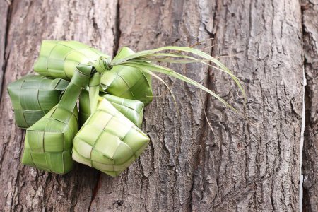 Foto de Corteza de ketupat de hojas de coco jóvenes - Imagen libre de derechos