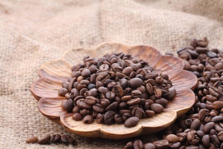 Foto de Granos de café en un tazón, primer plano - Imagen libre de derechos