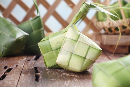 Téléchargez les photos : Riz vert traditionnel avec une fève de cire - en image libre de droit