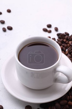Foto de Taza de café con granos - Imagen libre de derechos
